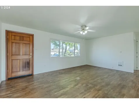 1393 M Street Springfield OR 97477