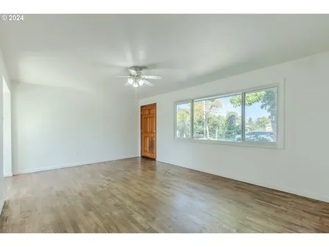 1393 M Street Springfield OR 97477