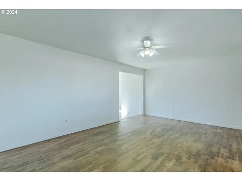 1393 M Street Springfield OR 97477