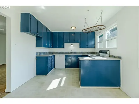 1393 M Street Springfield OR 97477