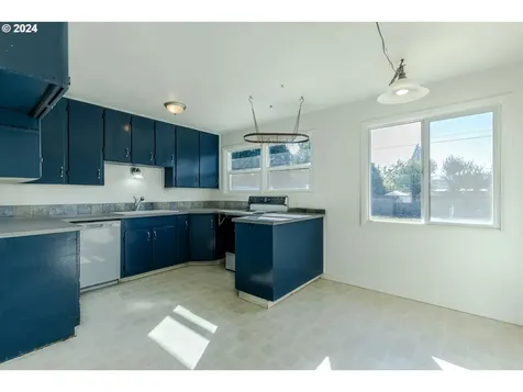 1393 M Street Springfield OR 97477
