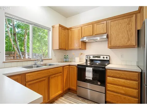 7445 Se Crystal Springs Boulevard Portland OR 97206