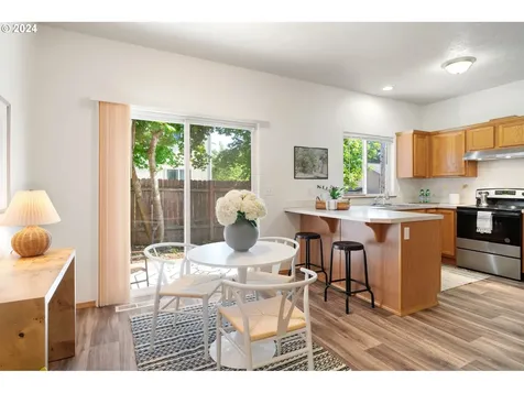 7445 Se Crystal Springs Boulevard Portland OR 97206