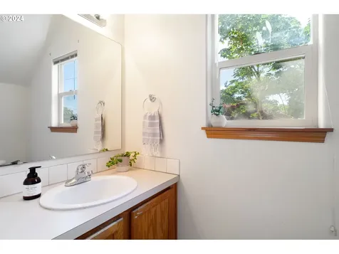 7445 Se Crystal Springs Boulevard Portland OR 97206