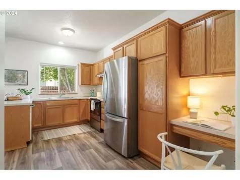 7445 Se Crystal Springs Boulevard Portland OR 97206