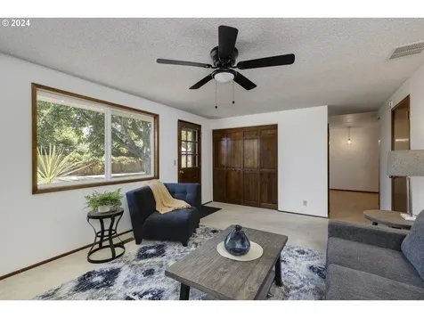 2466 Erin Way Eugene OR 97408