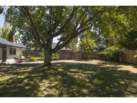 2466 Erin Way Eugene OR 97408