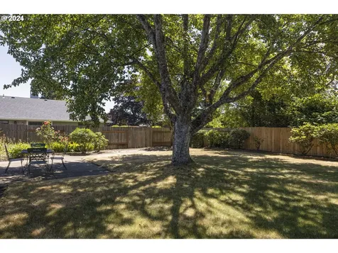 2466 Erin Way Eugene OR 97408