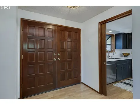 2466 Erin Way Eugene OR 97408