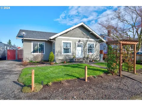 605 Whittier Street Silverton OR 97381