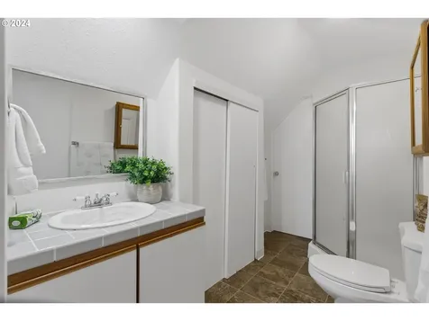 206 S 4th Avenue Ridgefield WA 98642