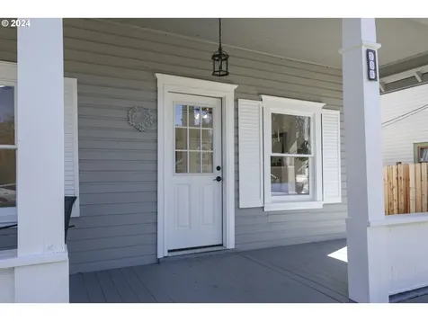 206 S 4th Avenue Ridgefield WA 98642