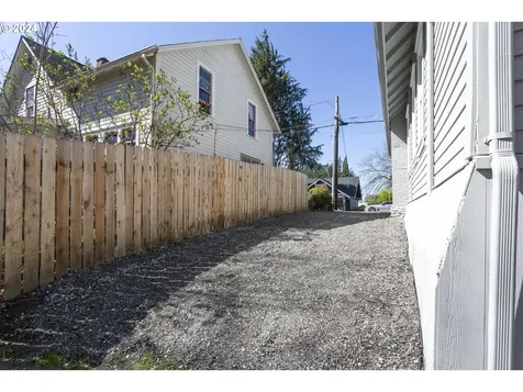 206 S 4th Avenue Ridgefield WA 98642