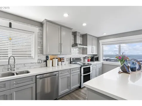 240 NE Williams Avenue Depoe Bay OR 97341