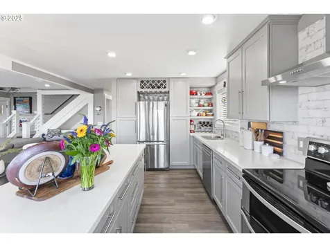 240 NE Williams Avenue Depoe Bay OR 97341