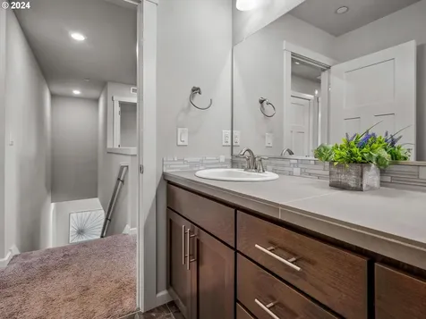 8777 N Otter Circle Camas WA 98607