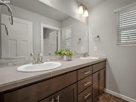 8777 N Otter Circle Camas WA 98607