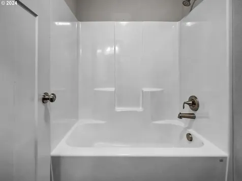 8777 N Otter Circle Camas WA 98607