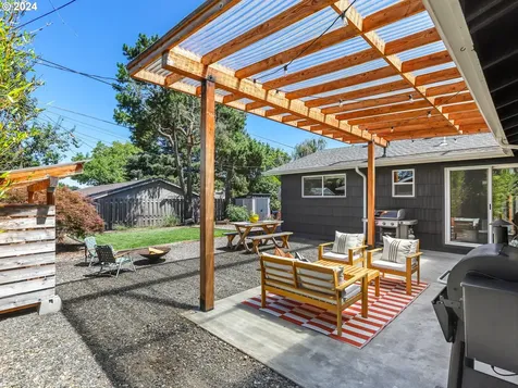 11211 Ne Thompson Street Portland OR 97220