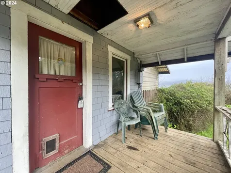 484 Newmark Street North Bend OR 97459
