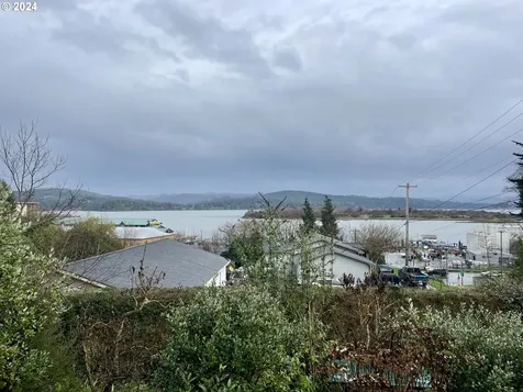 484 Newmark Street North Bend OR 97459