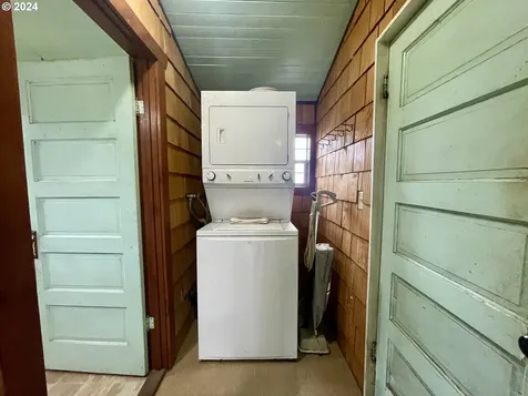 484 Newmark Street North Bend OR 97459