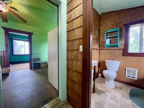 484 Newmark Street North Bend OR 97459