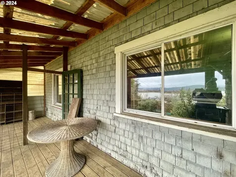 484 Newmark Street North Bend OR 97459
