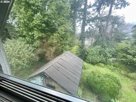 484 Newmark Street North Bend OR 97459