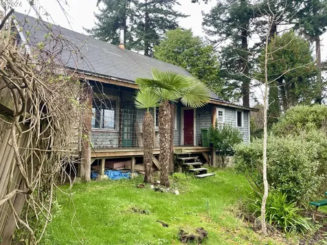 484 Newmark Street North Bend OR 97459