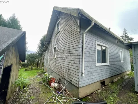 484 Newmark Street North Bend OR 97459