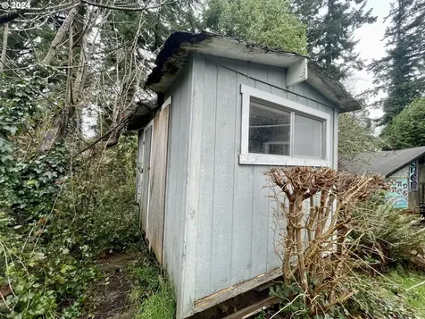 484 Newmark Street North Bend OR 97459