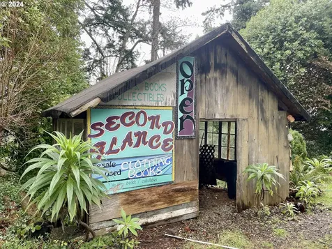 484 Newmark Street North Bend OR 97459