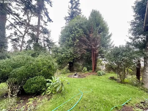 484 Newmark Street North Bend OR 97459