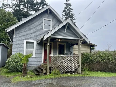 484 Newmark Street North Bend OR 97459