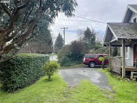 484 Newmark Street North Bend OR 97459