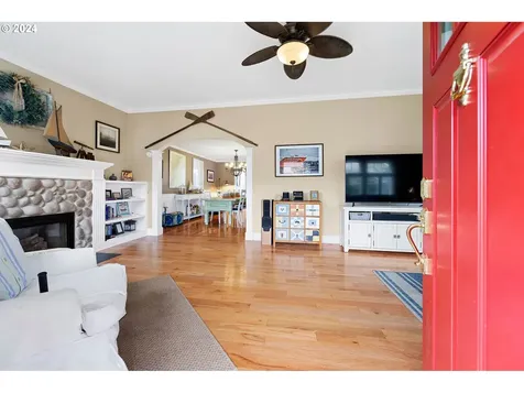752 Florence Avenue Astoria OR 97103