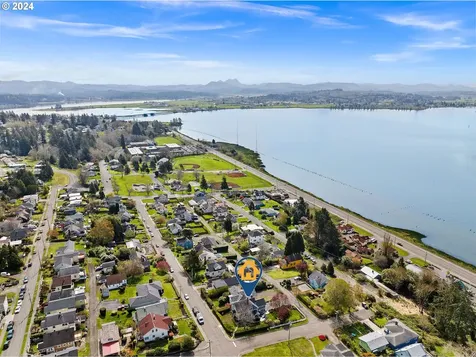752 Florence Avenue Astoria OR 97103
