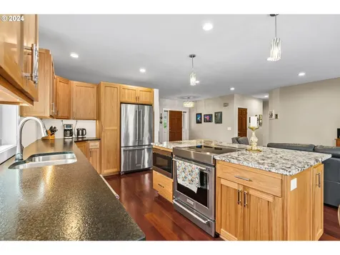 1644 Victorian Way Eugene OR 97401