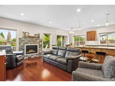 1644 Victorian Way Eugene OR 97401