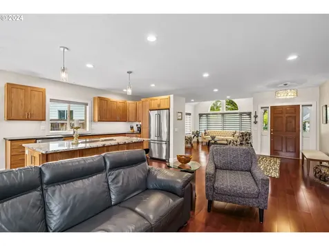 1644 Victorian Way Eugene OR 97401