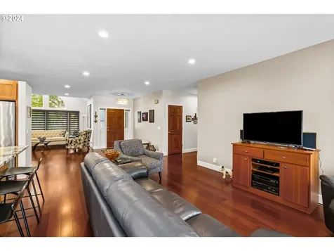 1644 Victorian Way Eugene OR 97401