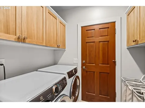 1644 Victorian Way Eugene OR 97401