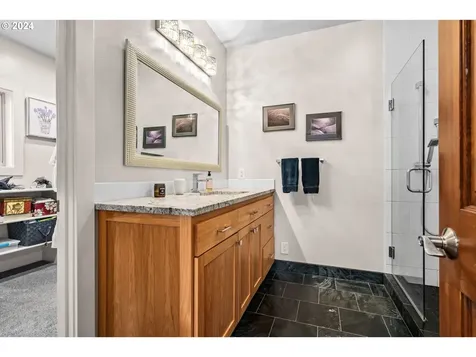 1644 Victorian Way Eugene OR 97401