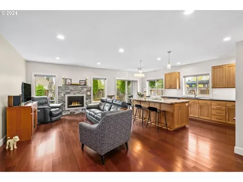 1644 Victorian Way Eugene OR 97401