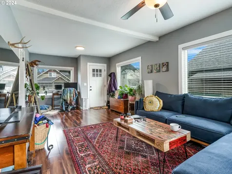 6916 Se Woodstock Boulevard Portland OR 97206