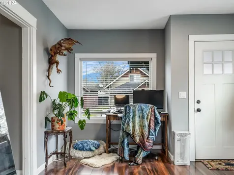 6916 Se Woodstock Boulevard Portland OR 97206