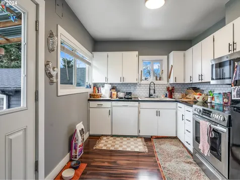 6916 Se Woodstock Boulevard Portland OR 97206