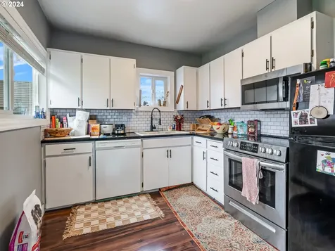6916 Se Woodstock Boulevard Portland OR 97206