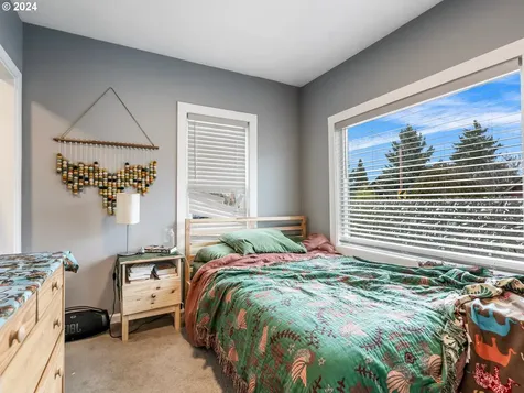 6916 Se Woodstock Boulevard Portland OR 97206